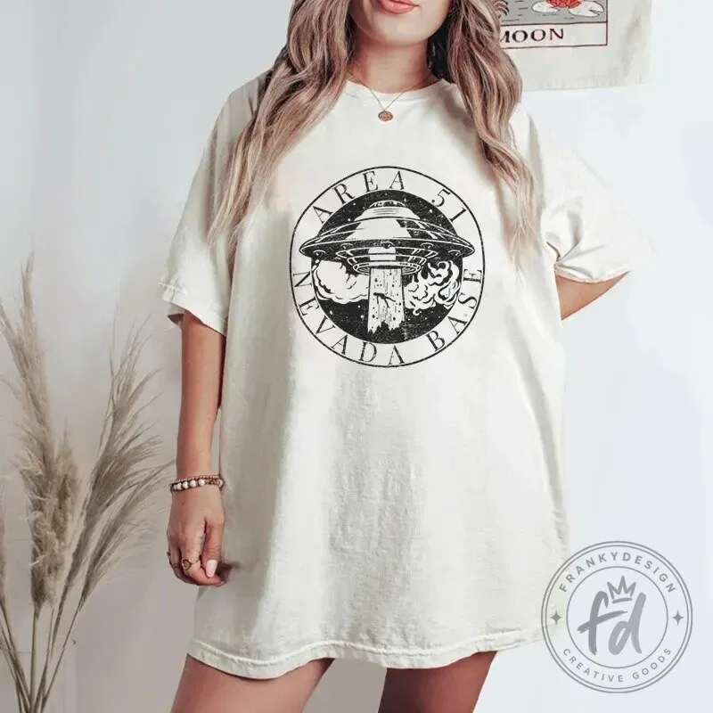 Vintage Area 51 Nevada Base Flying Saucer Alien Abduction Graphic T-Shirt